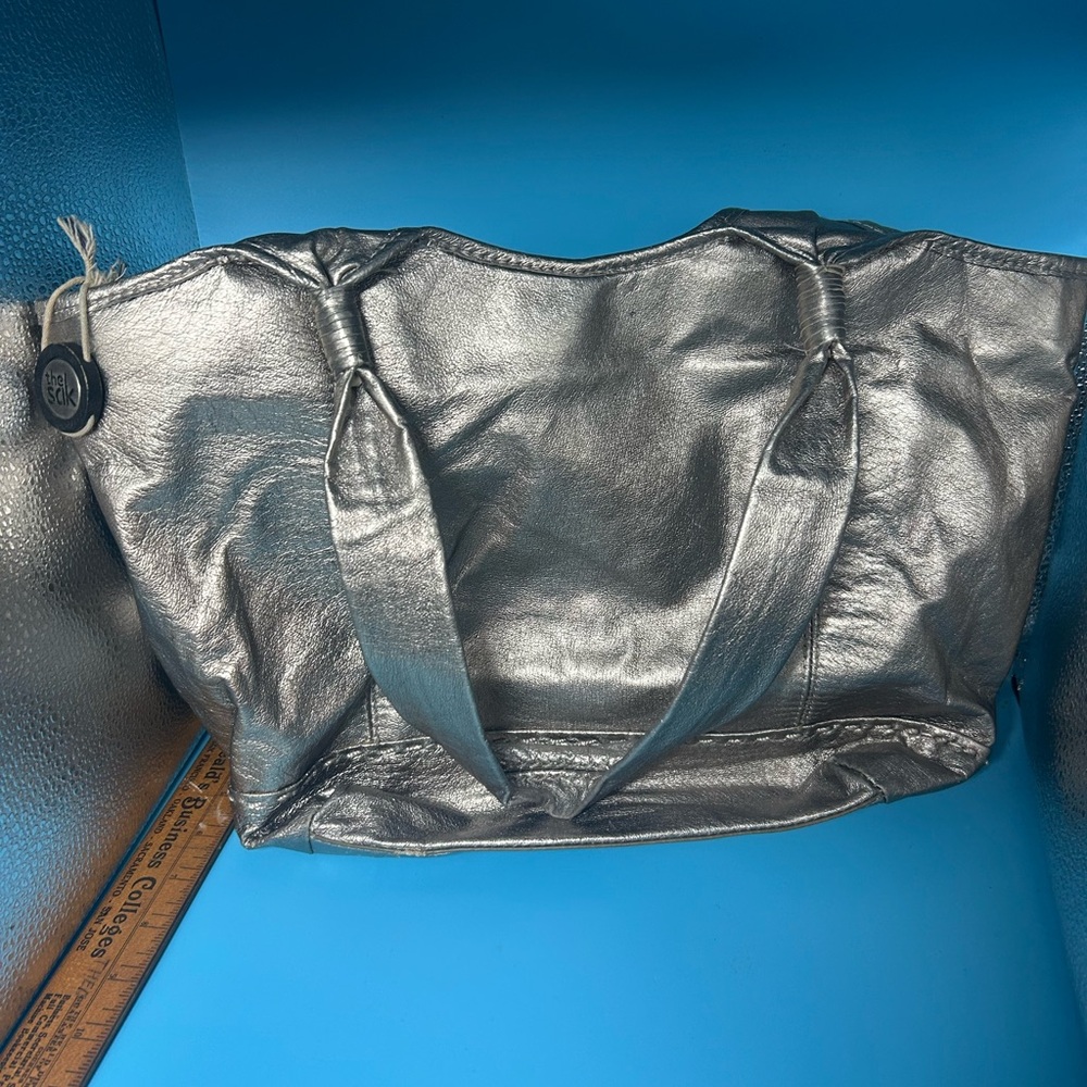 The Sak Multicolor Patterned Interior - image 2